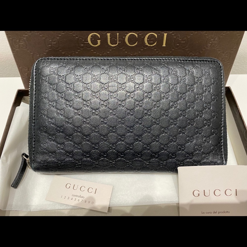 Authentic Gucci Signature Leather Zip Wallet